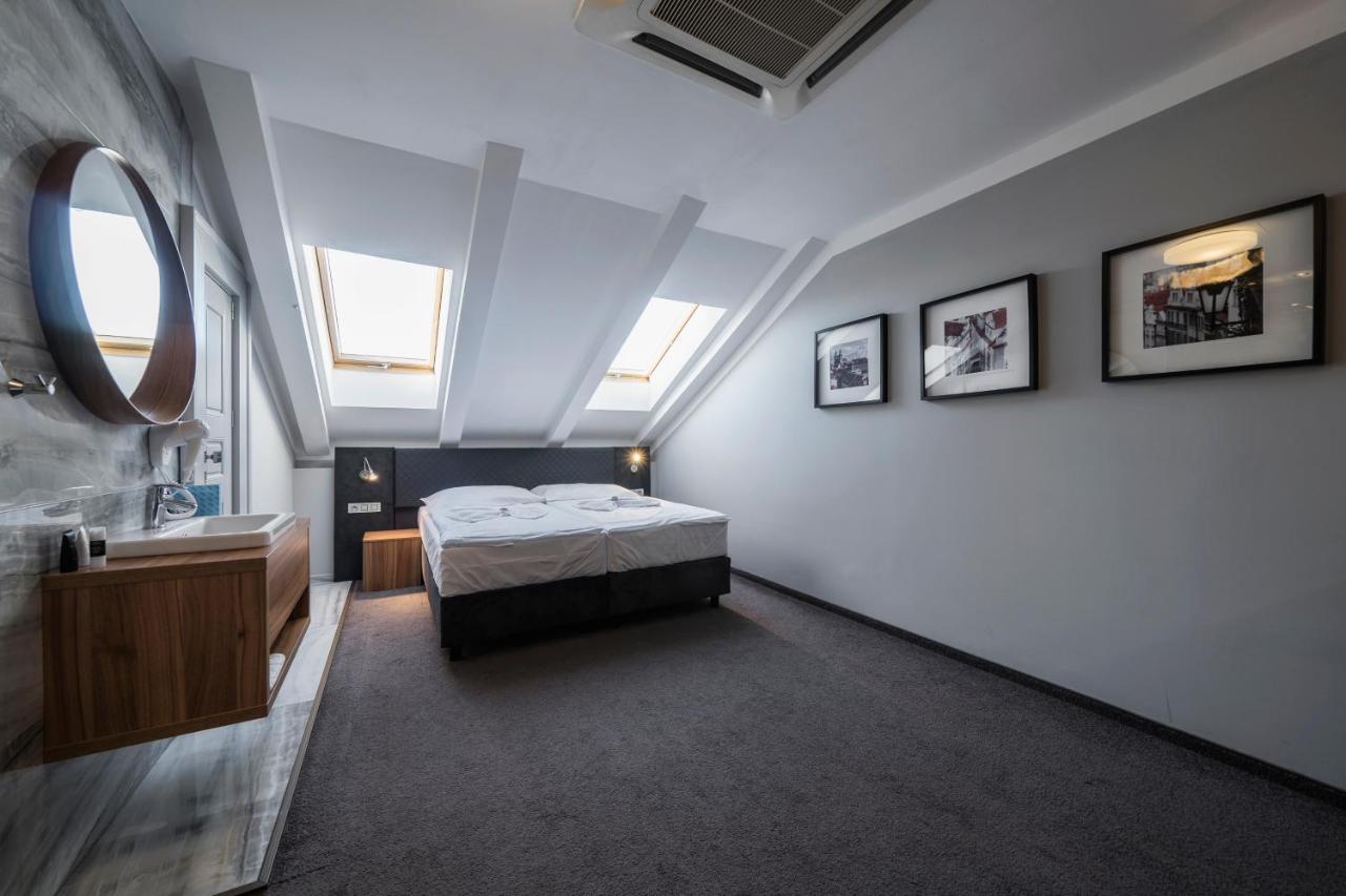 Noir Hotel