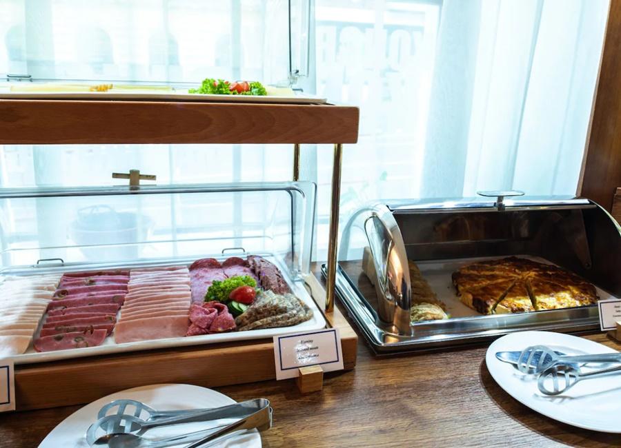 Ea Sonata Hotel 4*