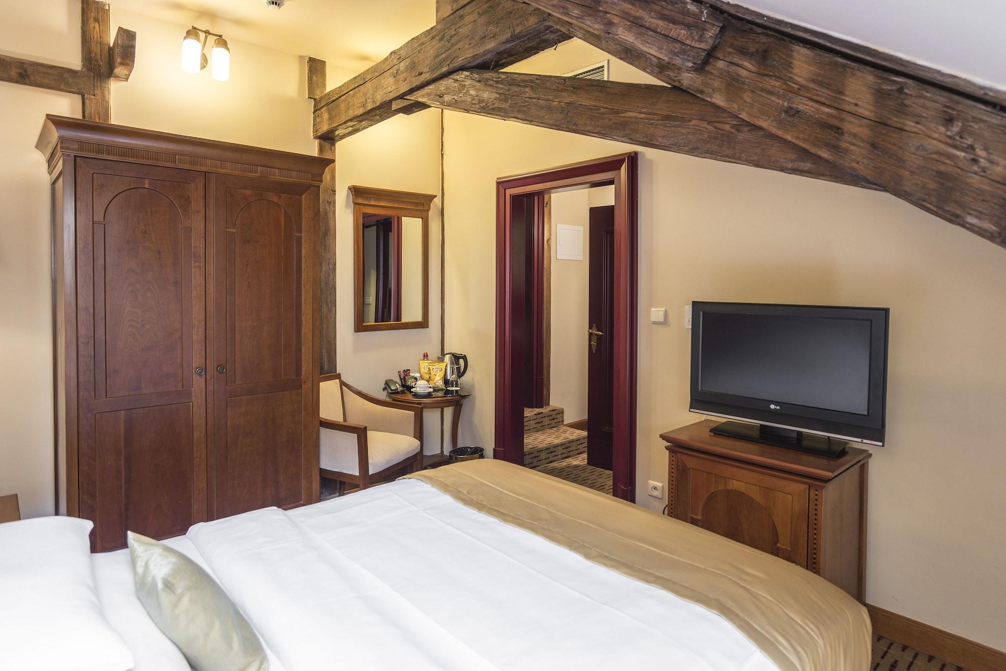 Hotel Majestic Plaza 4*