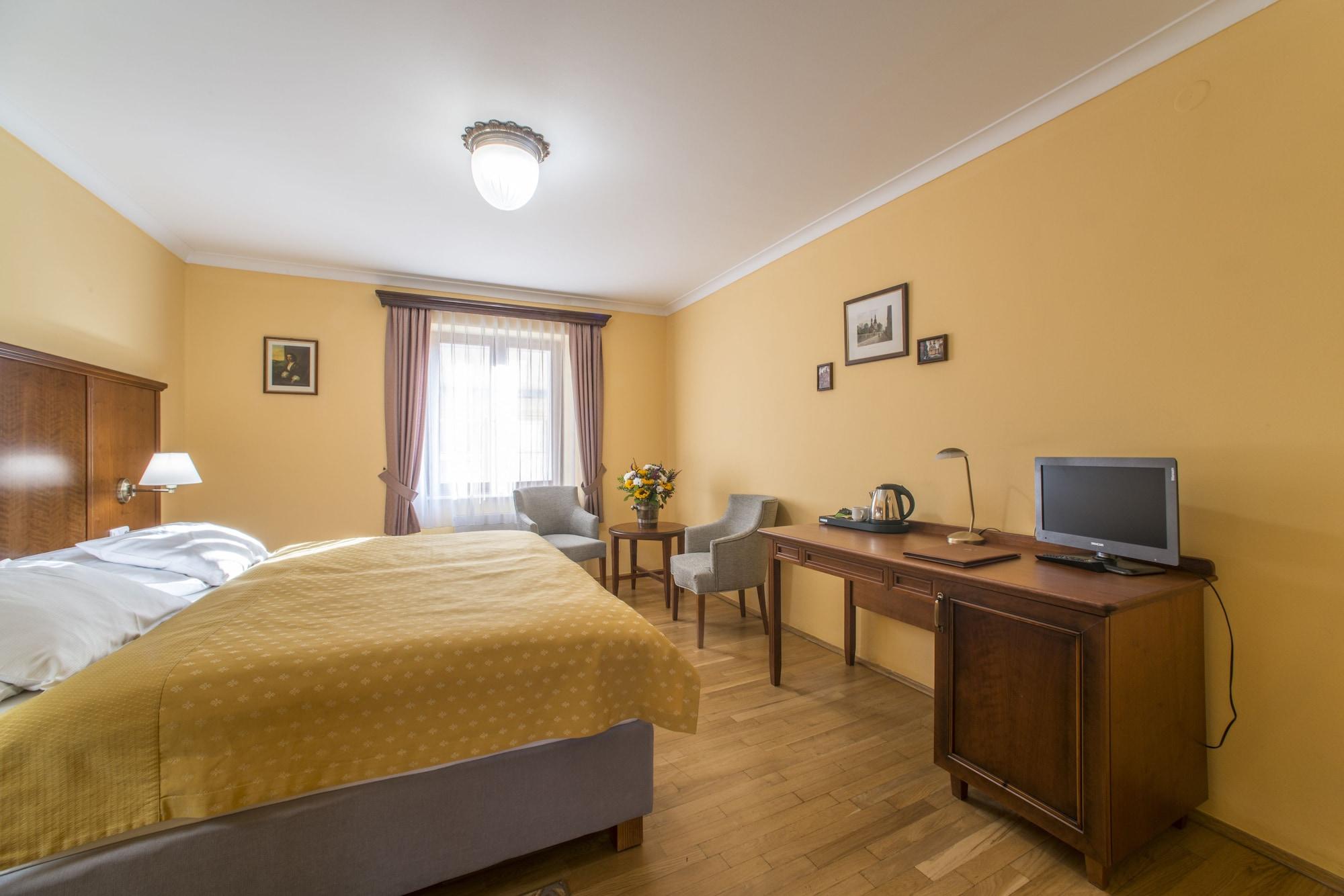 Hotel Cerny Slon 4*