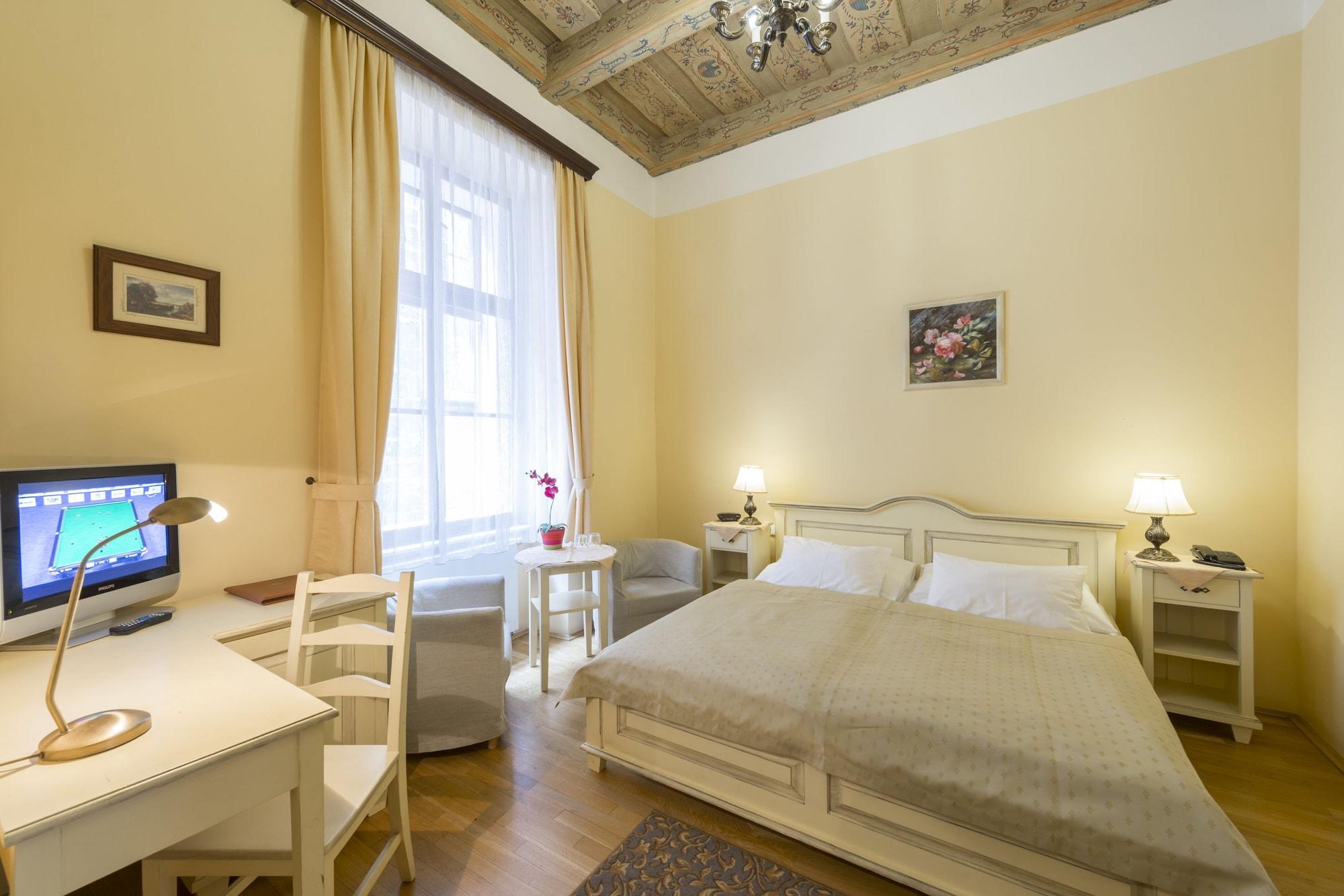 Hotel Cerny Slon