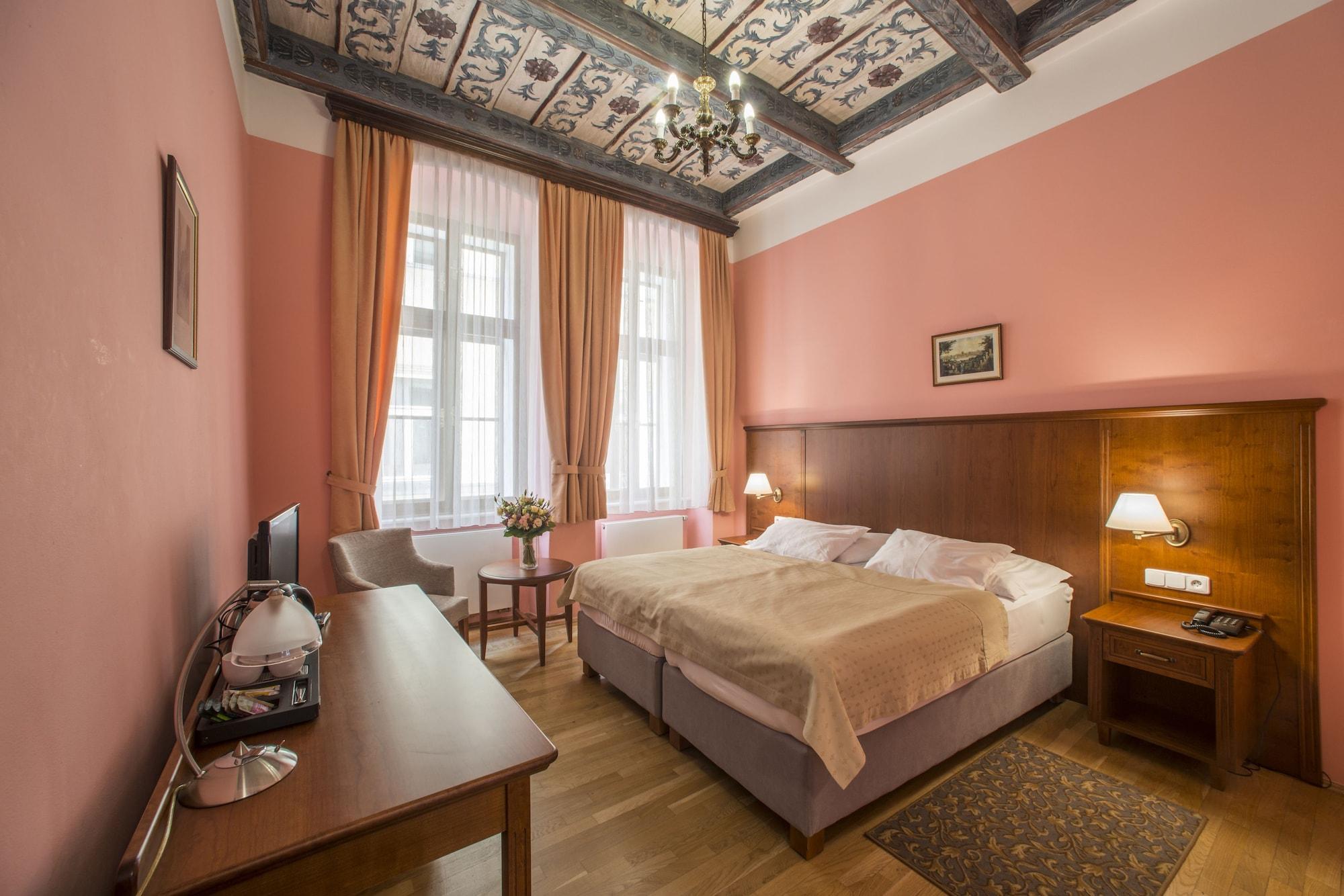 Cerny Slon Hotel 4*