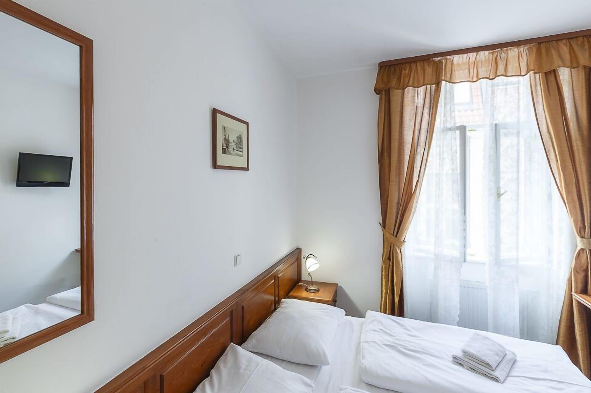 Liliova Old Town 4*