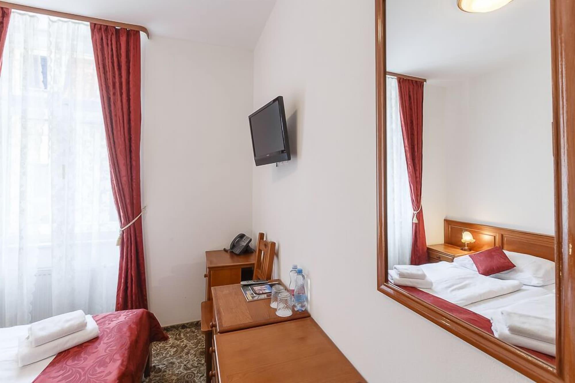 Hotel Liliova Old Town 4*