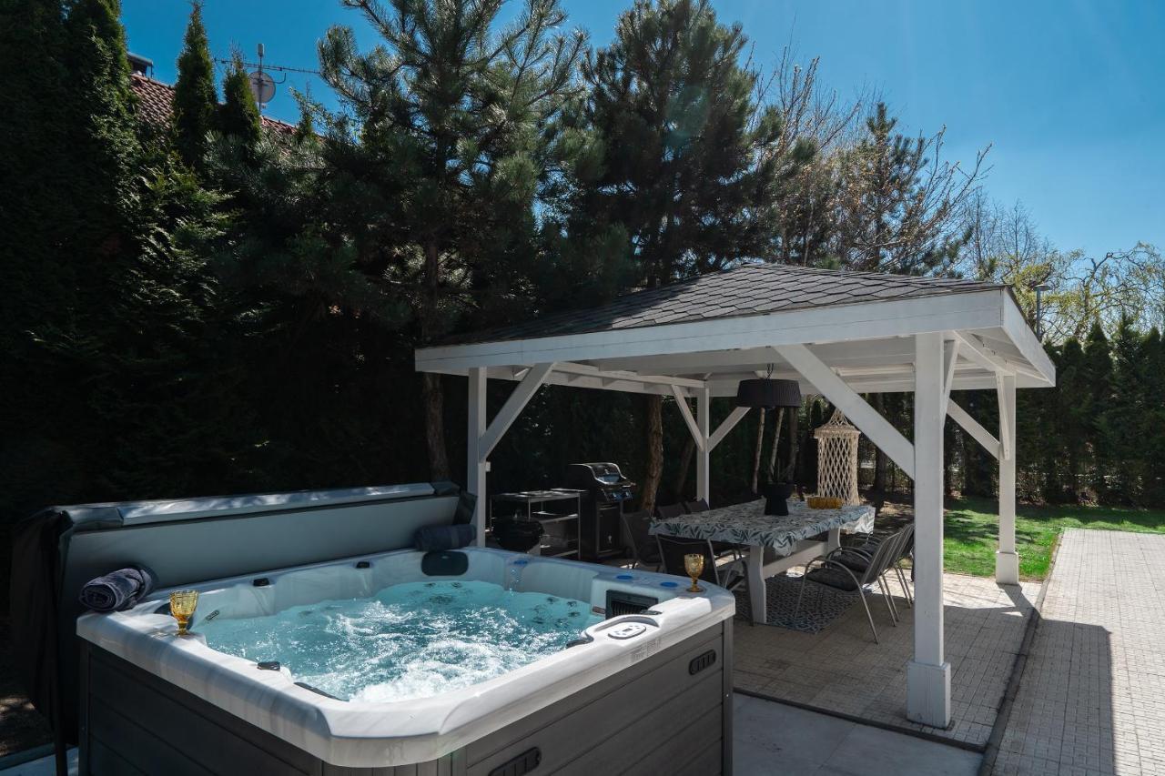 Villa Serenity With Garden Jacuzzi *