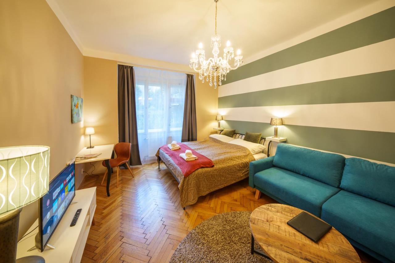 Dlouha With Balcony Apartment