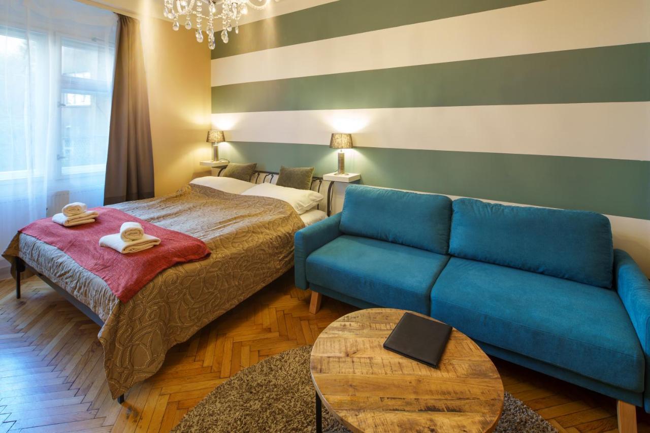 Apartment Dlouha With Balcony Prague