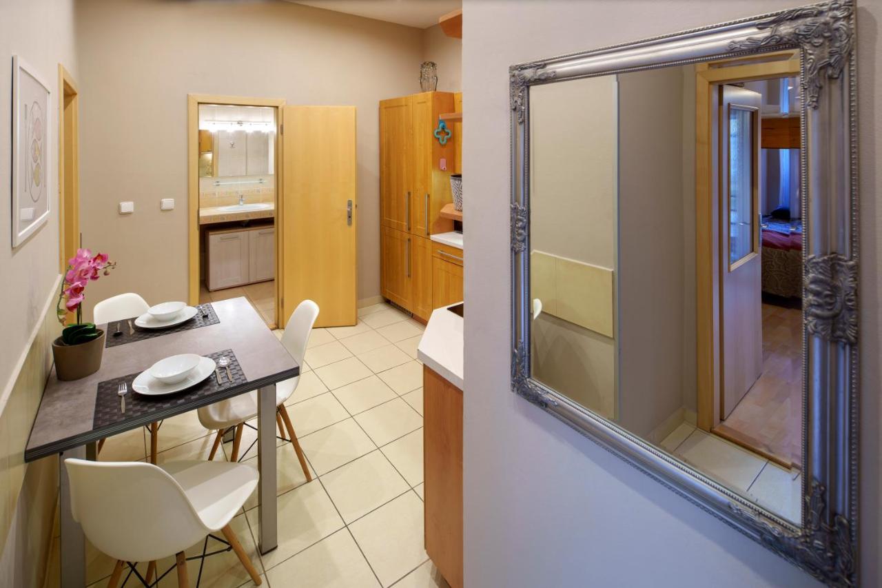 Apartment Dlouha With Balcony Prague