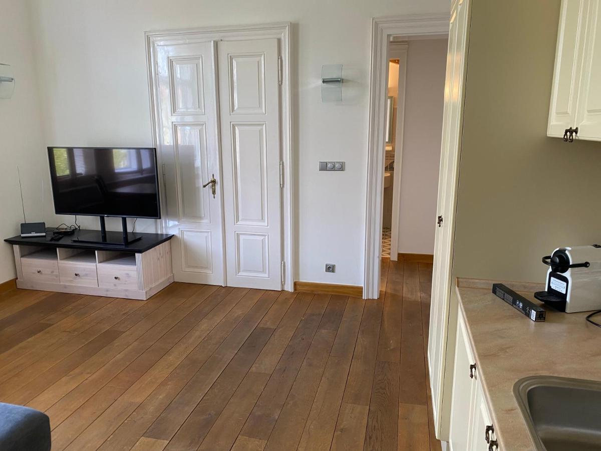 Charles Bridge Apartment Prague