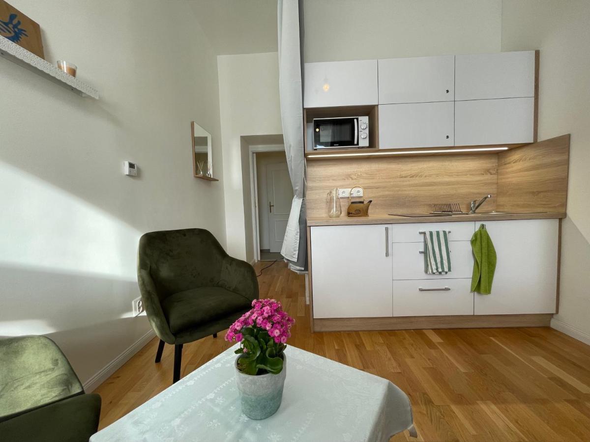 Luxurious Studio Casa Royal Apartment