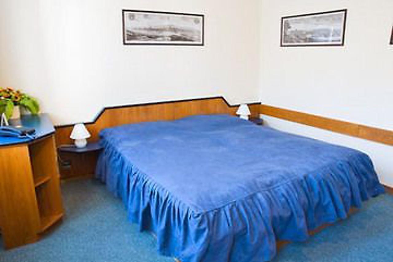 Hotel Henry 2*