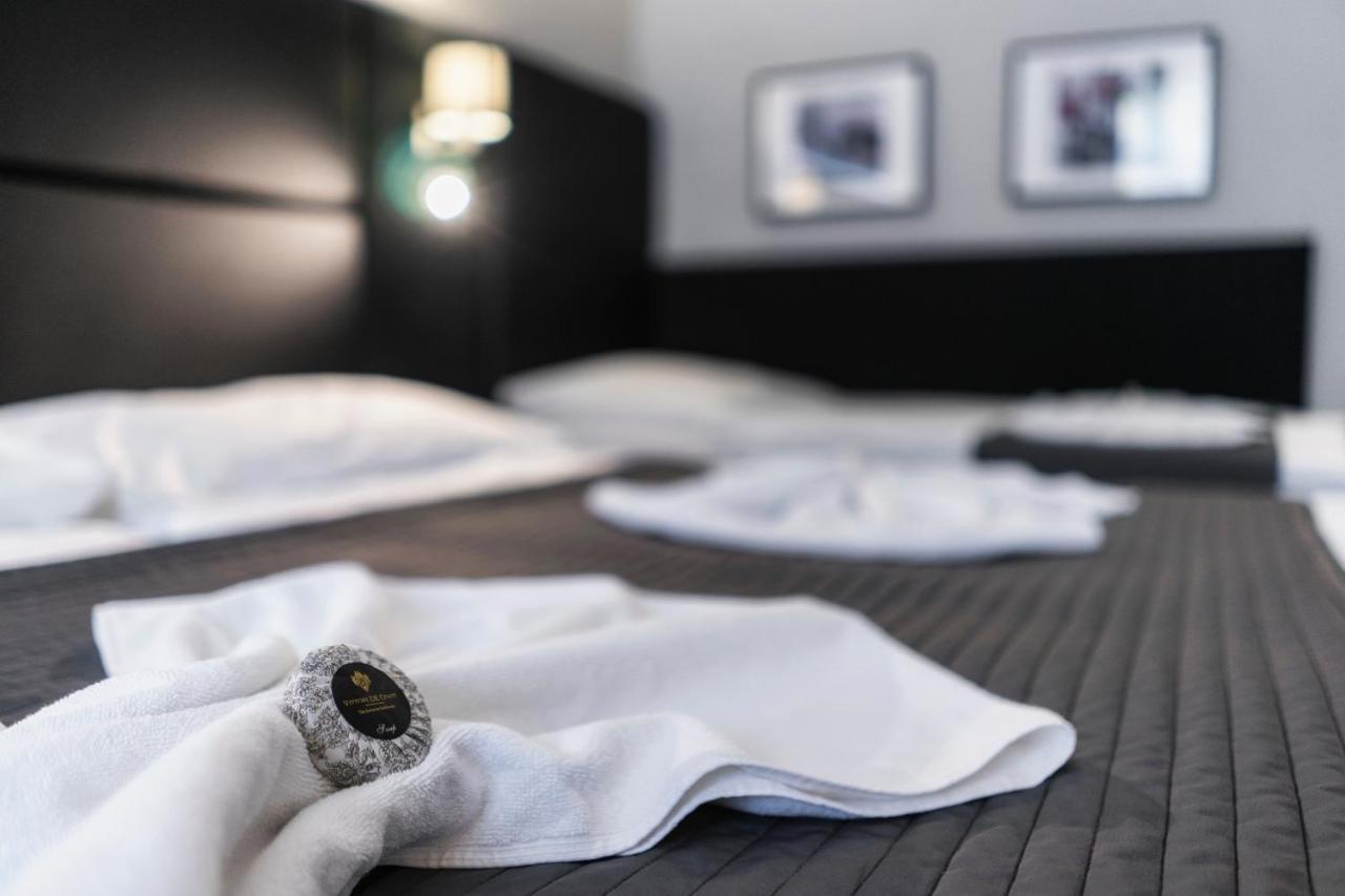 Hotel Noir