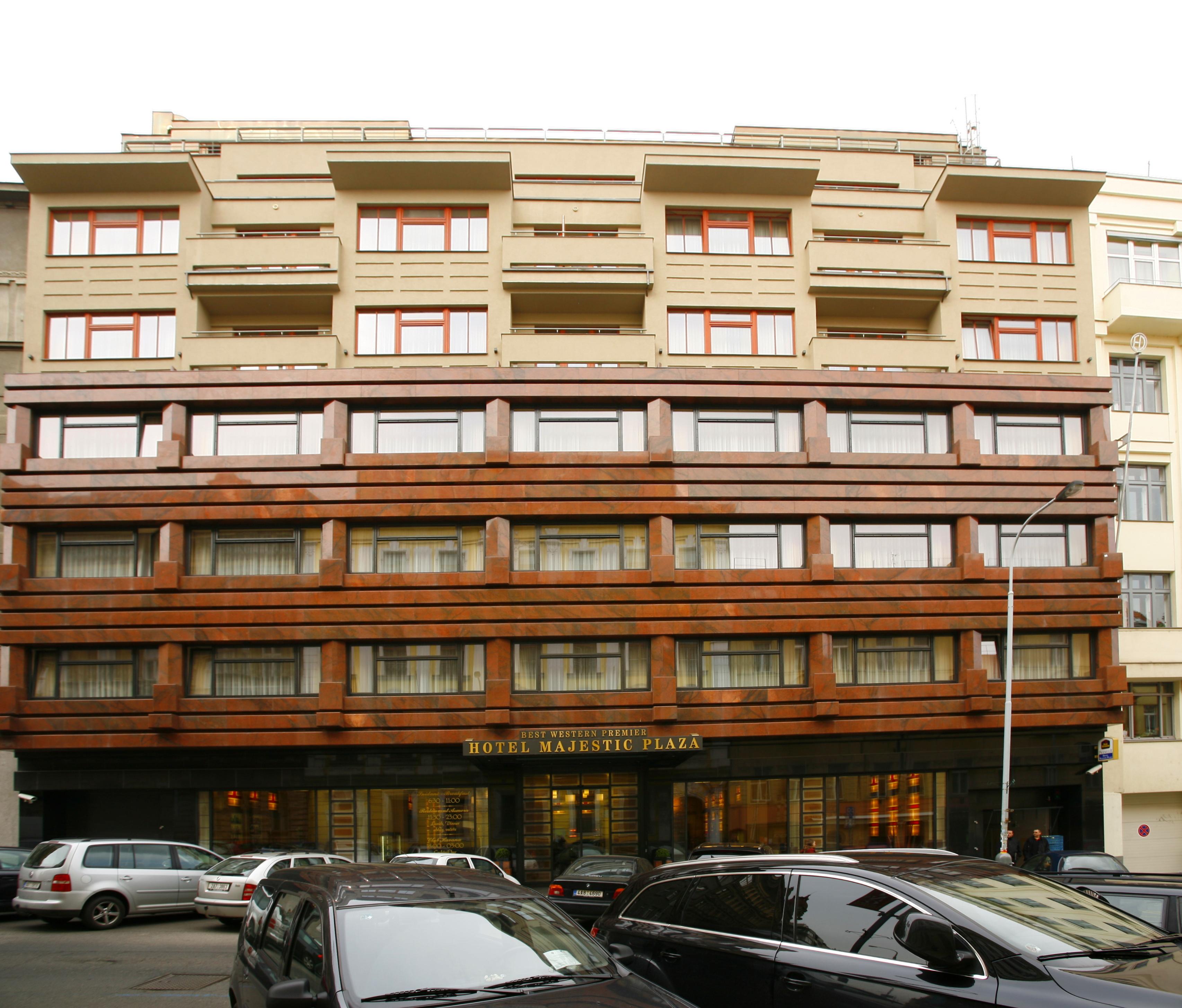 Majestic Plaza 4*