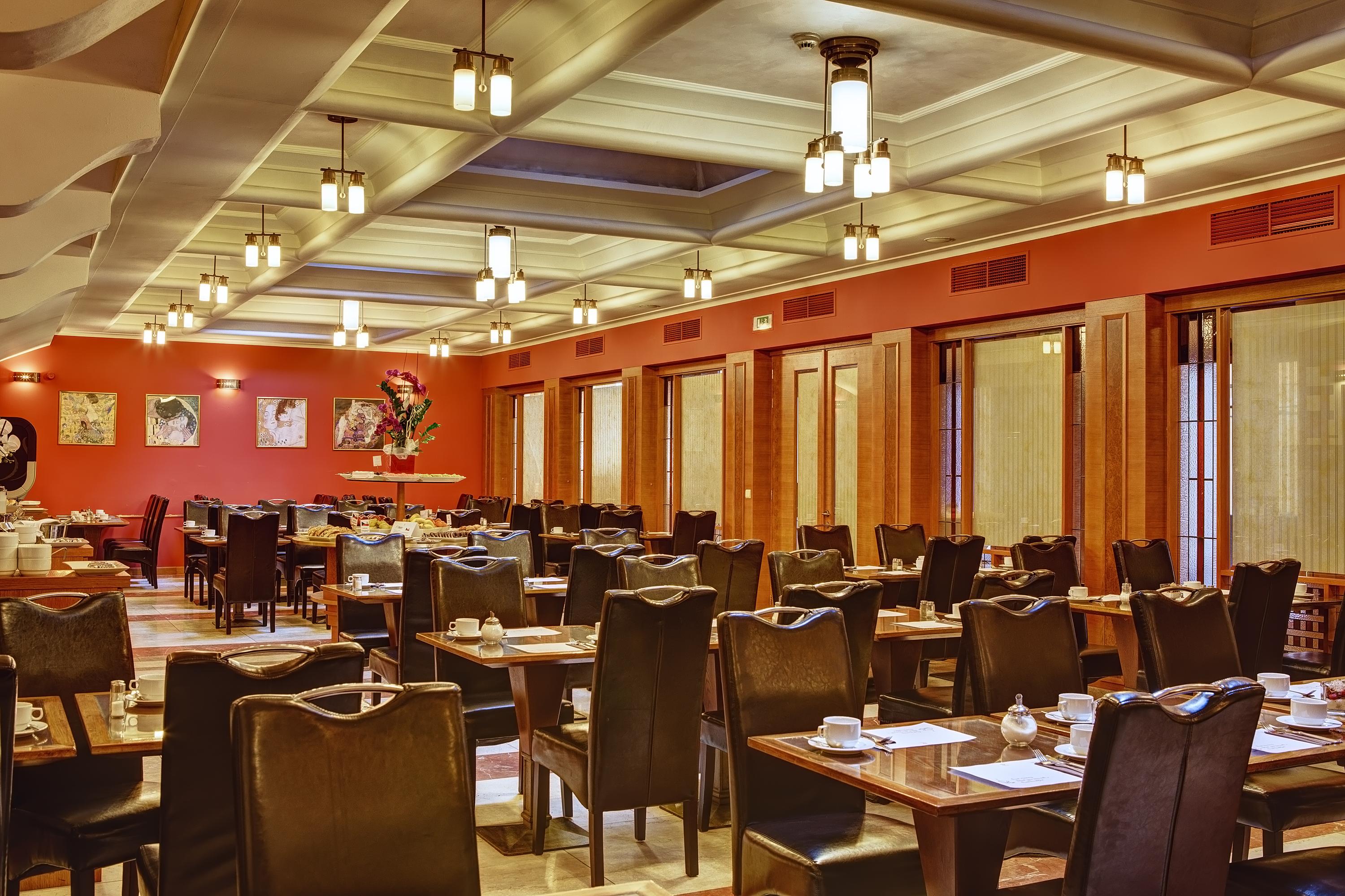 Hotel Majestic Plaza 4*