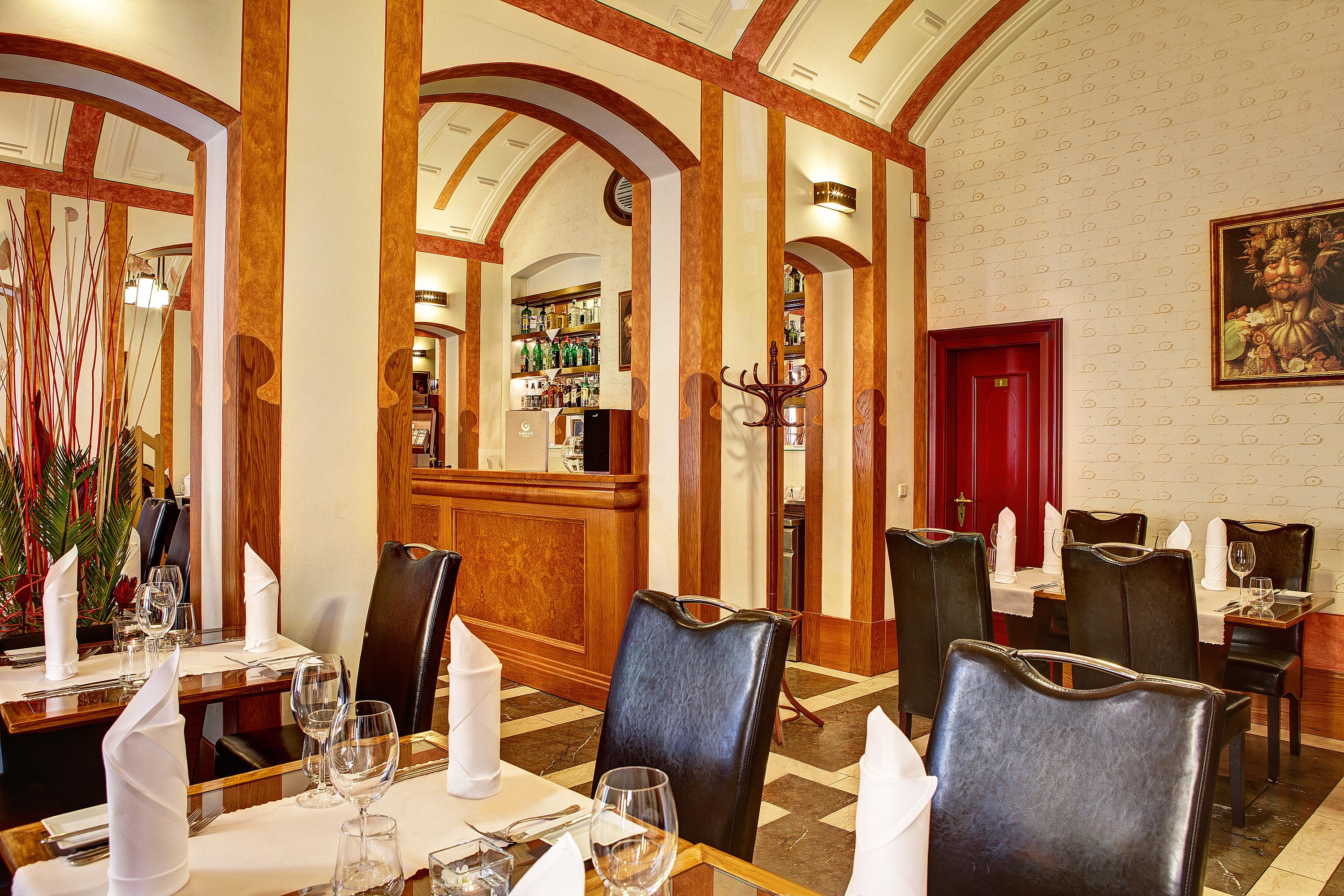 Majestic Plaza 4*