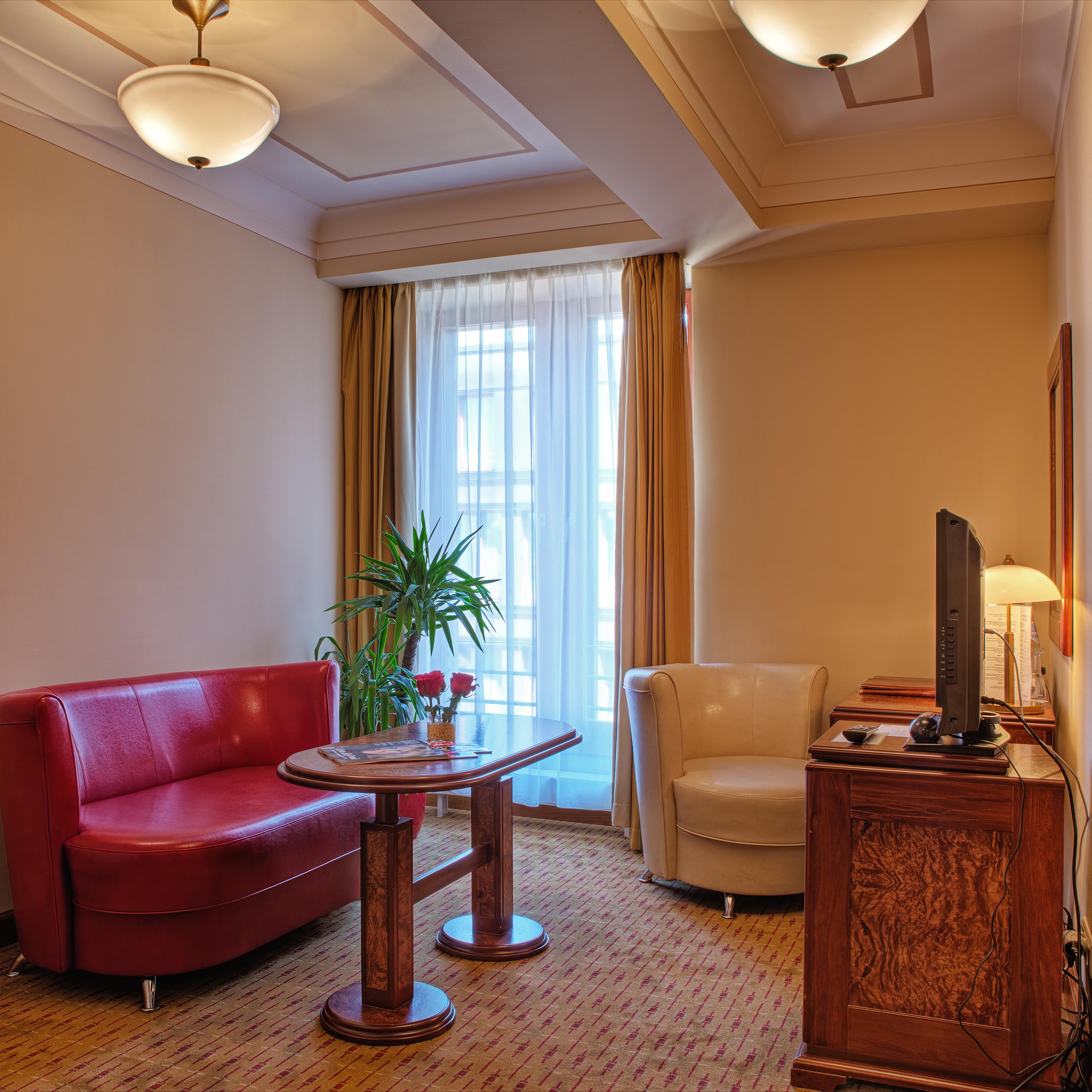 Hotel Majestic Plaza 4*