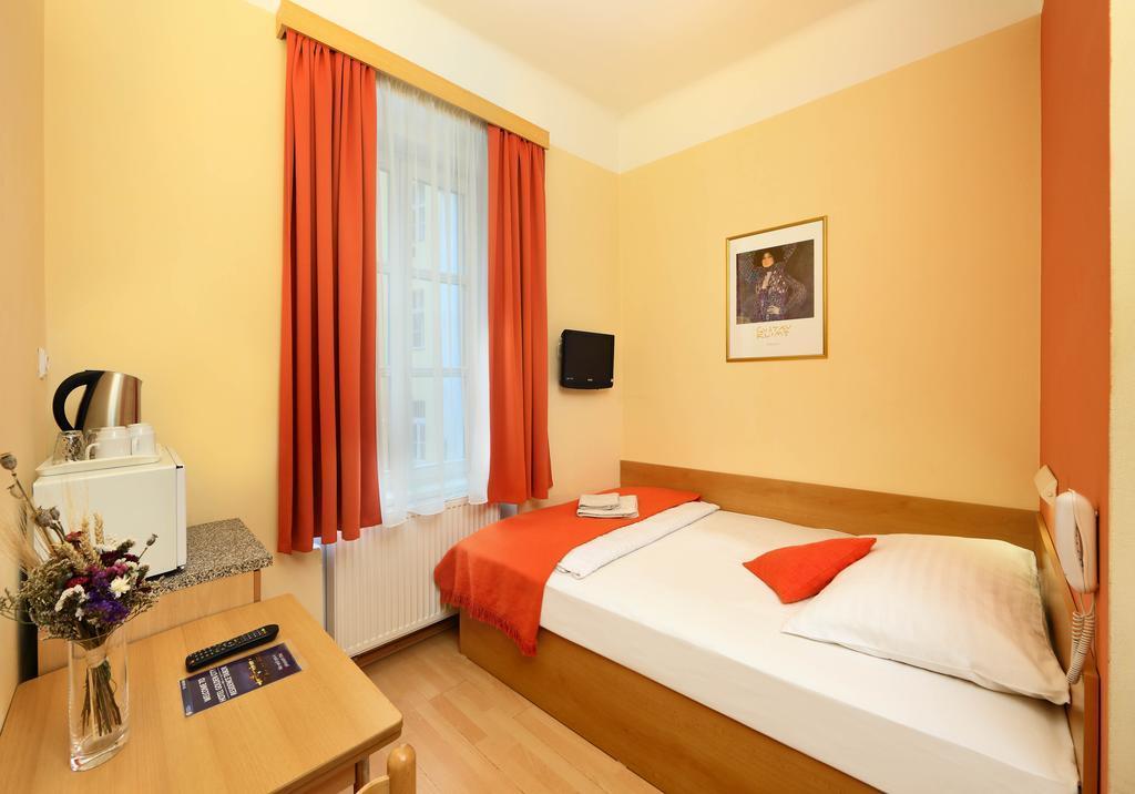 Hotel Golden Garni 3*