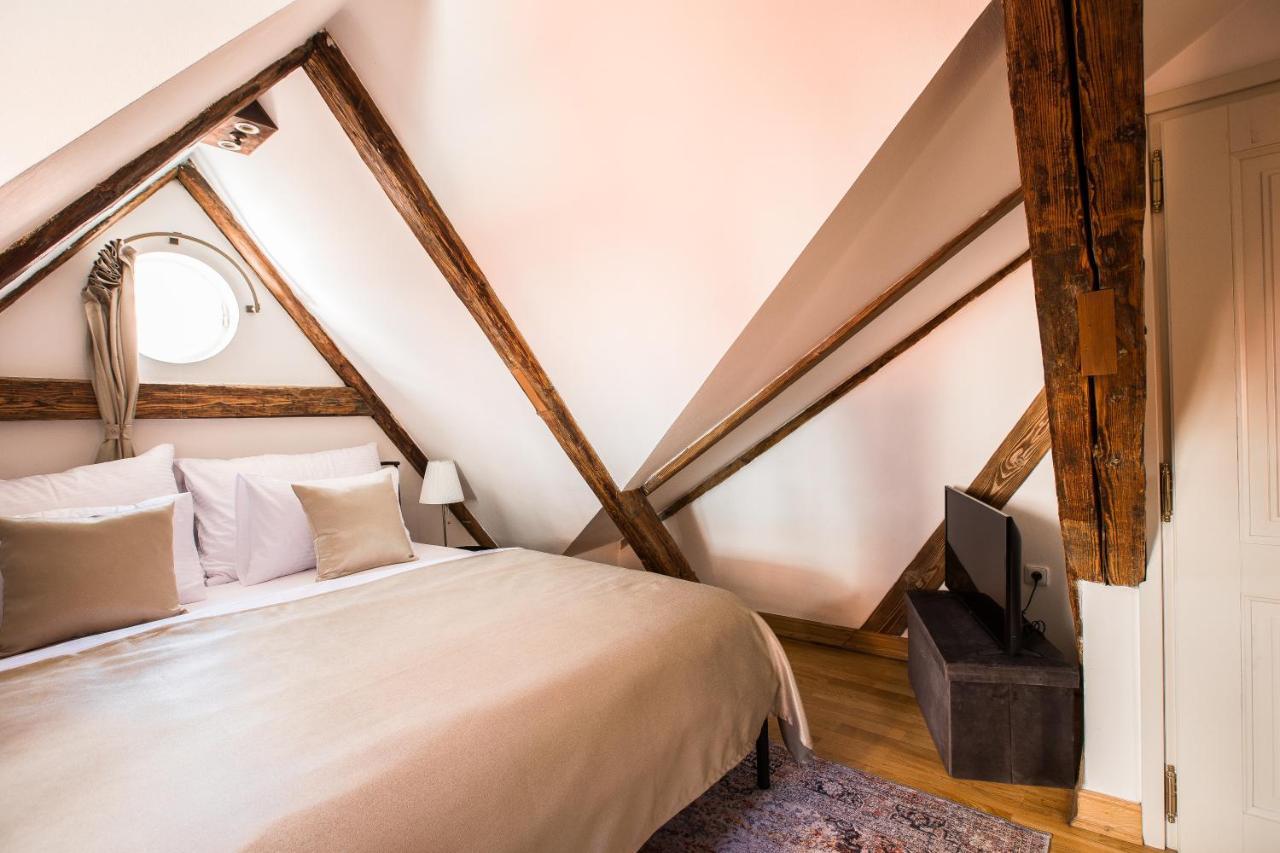 Hotel Nerudova 211 Prague