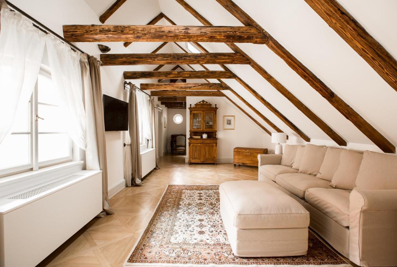 Hotel Nerudova 211 Prague