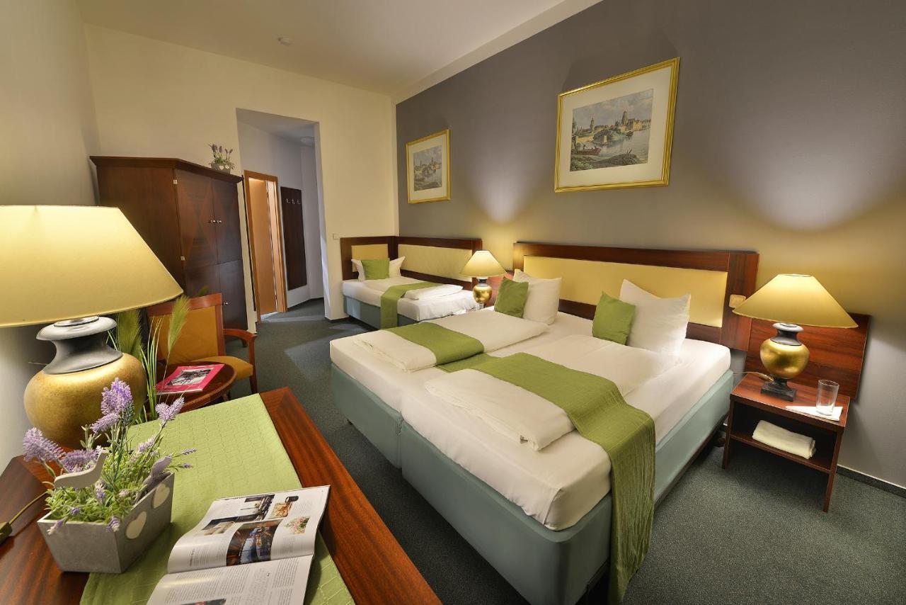 Hotel Season Three Stars 3*