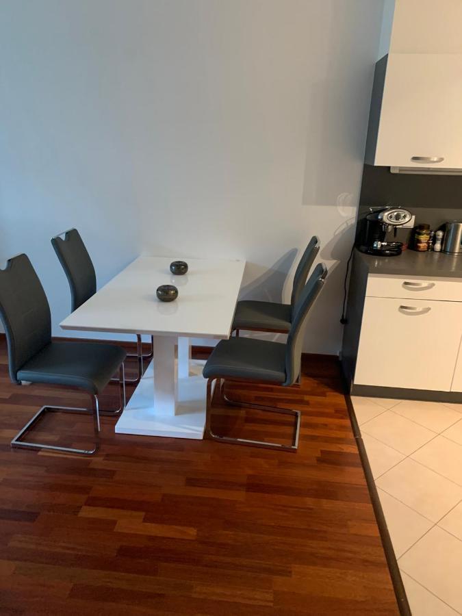 Daire Garden Tower S Balkonem, Garaz Prag