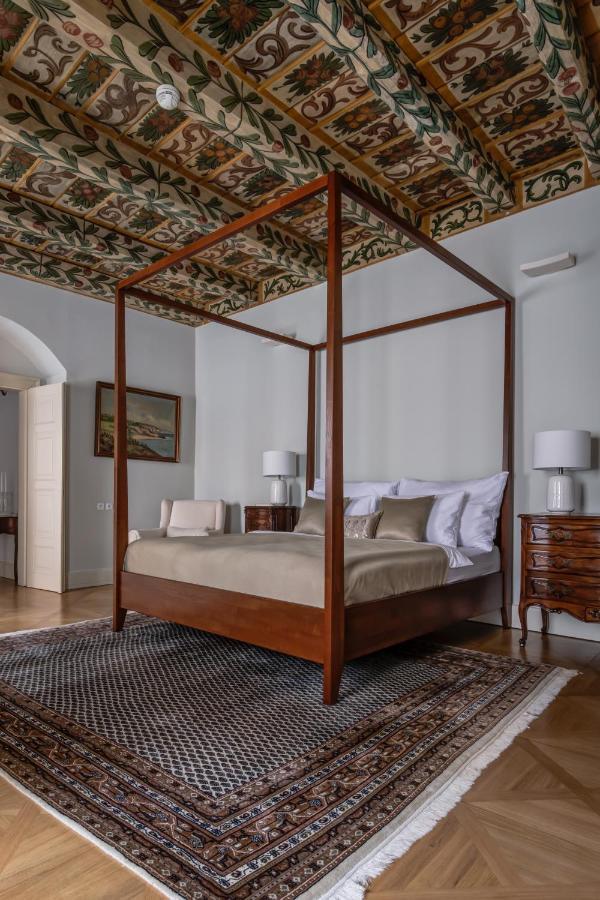 Hotel Nerudova 211 Prague