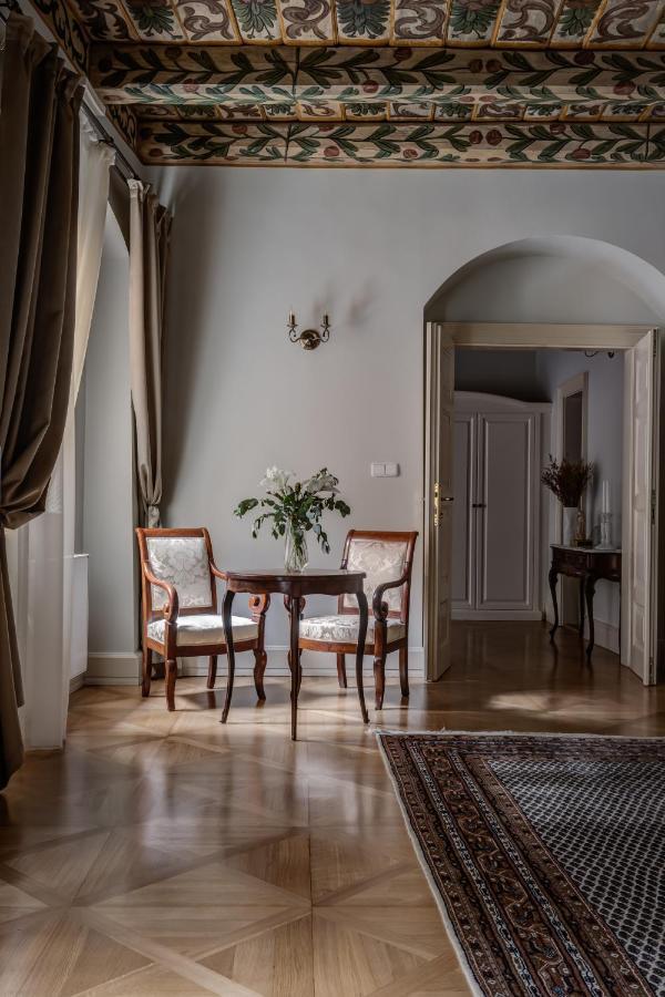 Hotel Nerudova 211 Prague