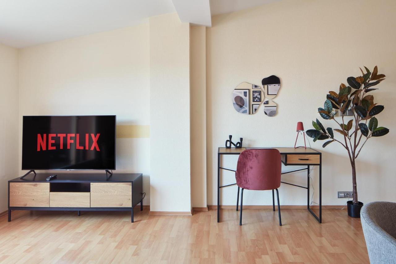 Spacious In Vrsovice By Days Daire Prag