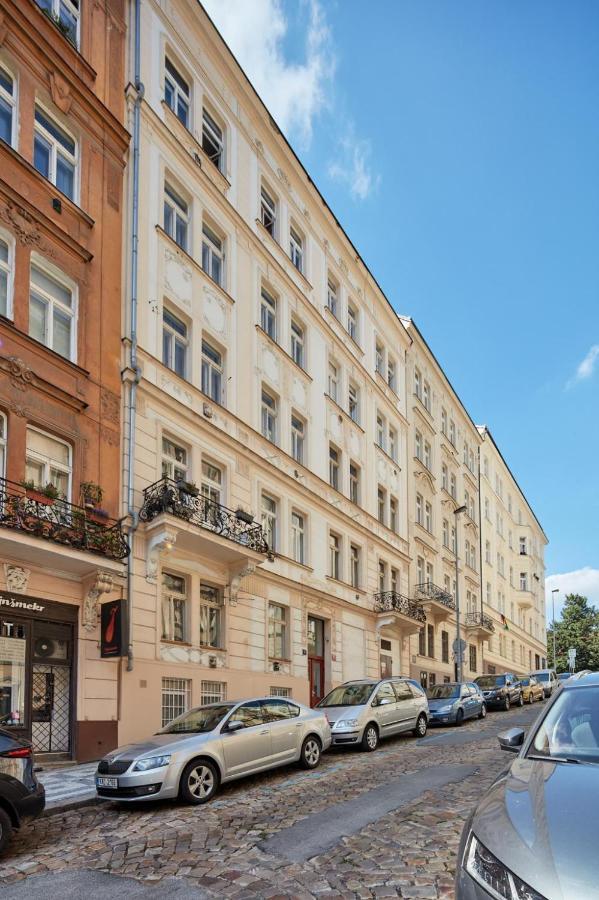 Daire Spacious In Vrsovice By Days *