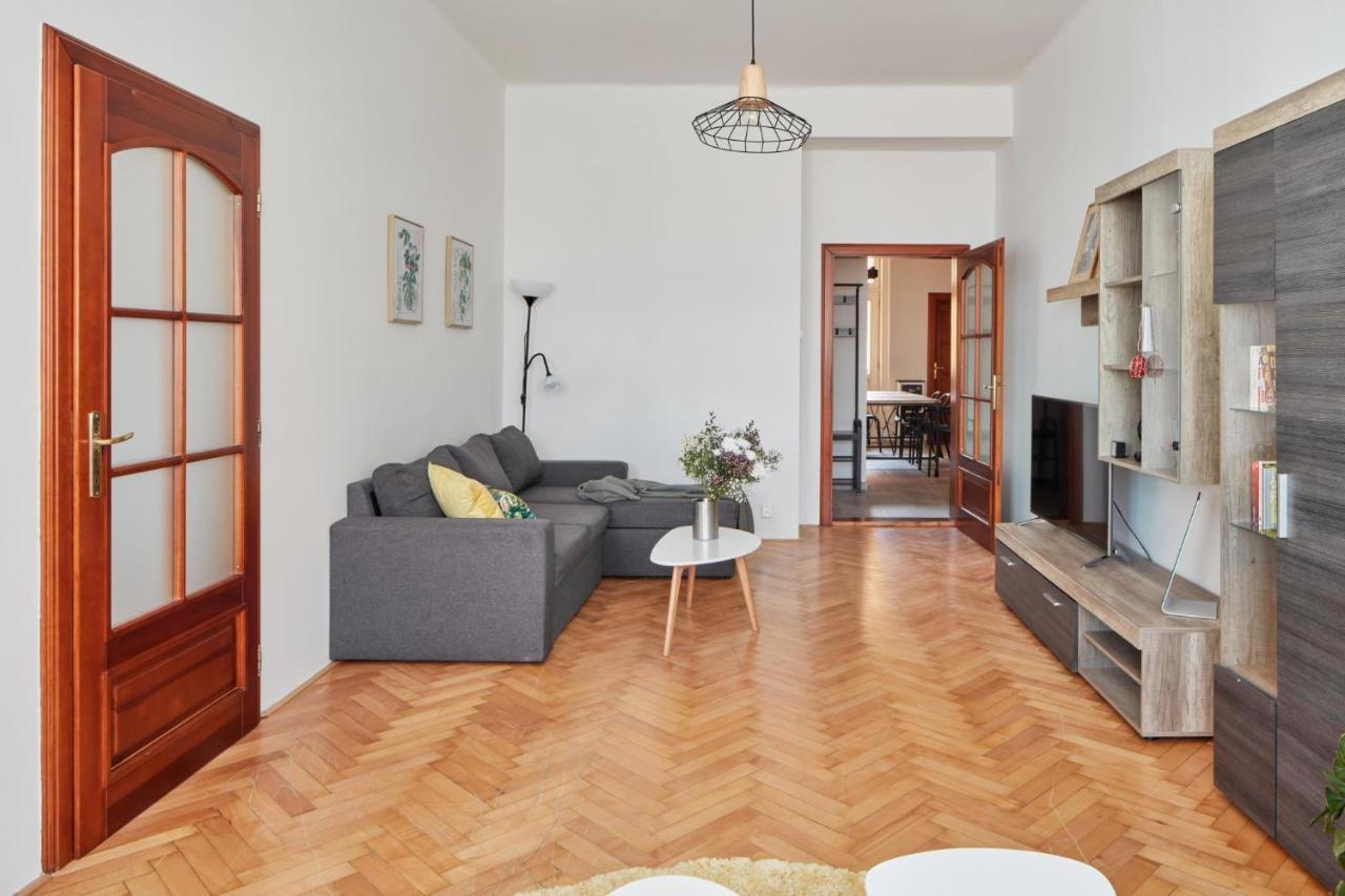 Days - Spacious 3bdr - Trendy Neighbourhood *