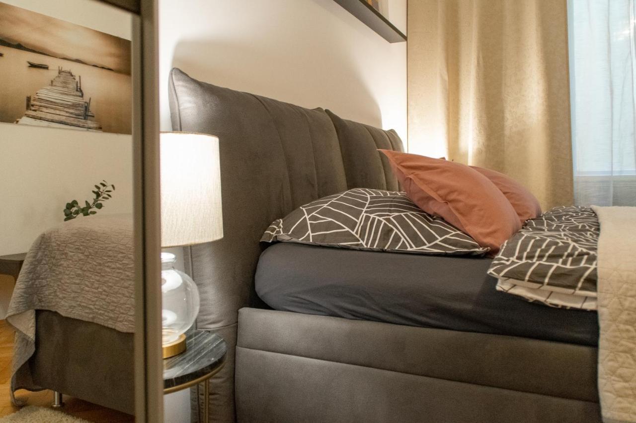 As Apartments. National Theatre Apt. Old Town Apartment *