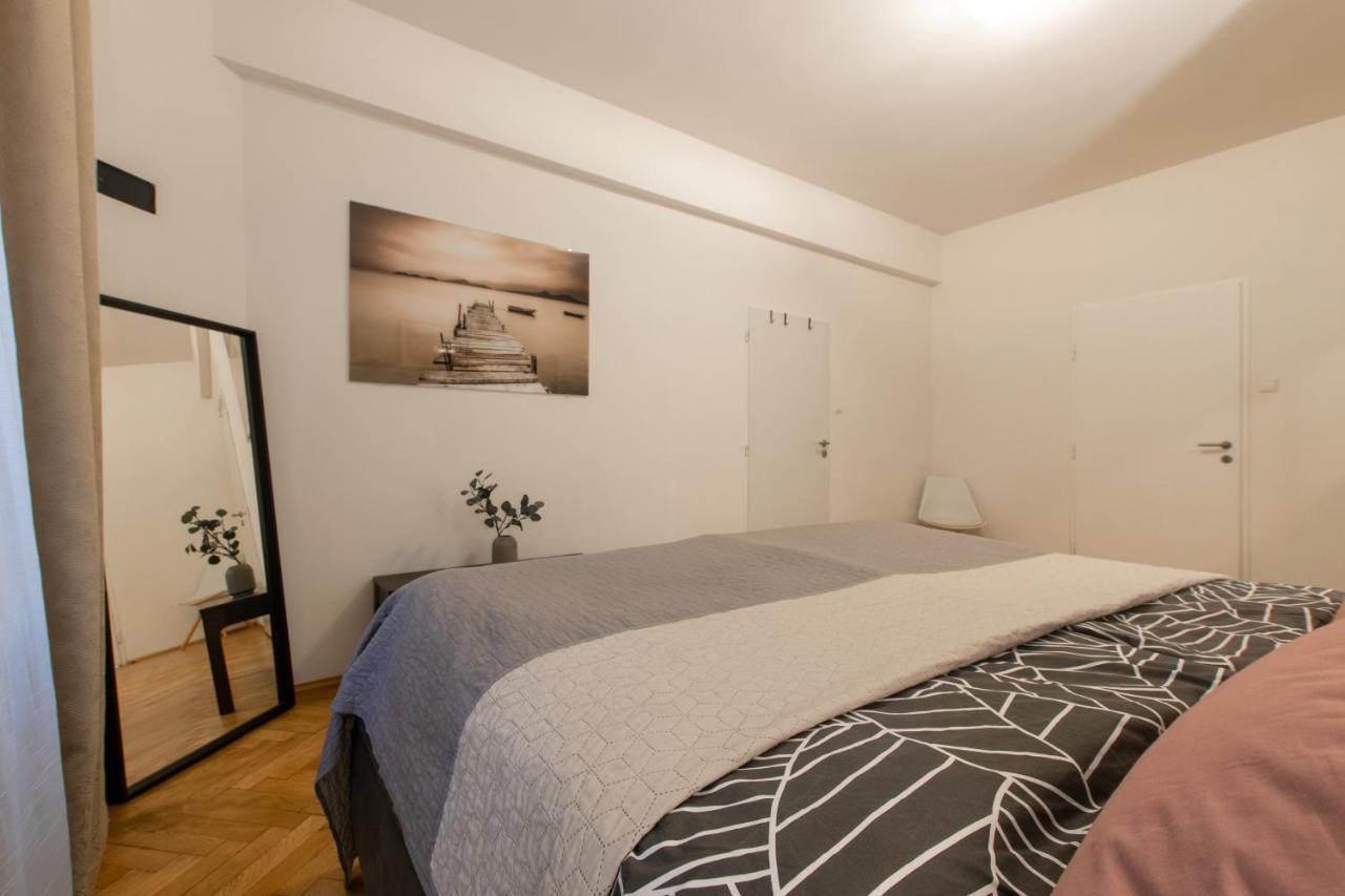 Apartment As Apartments. National Theatre Apt. Old Town
