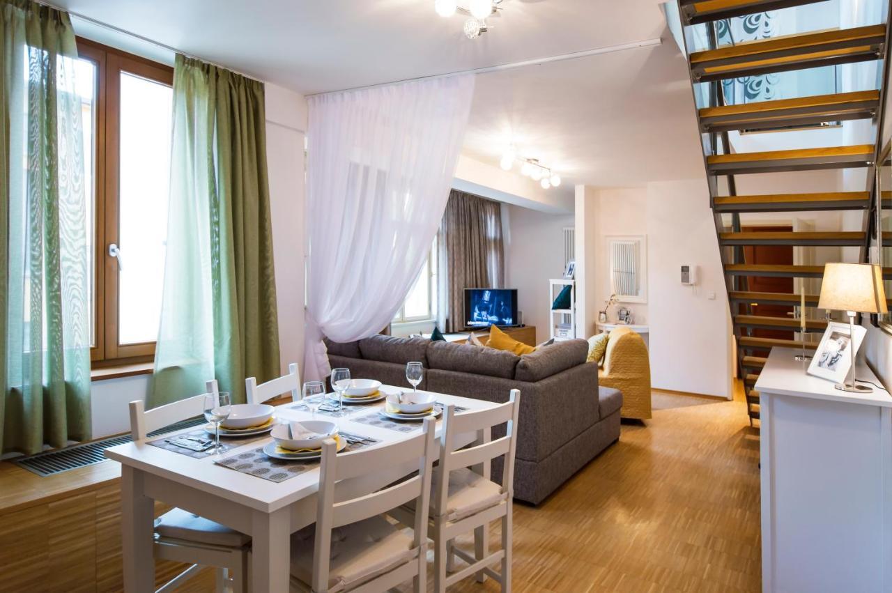 Modern Charvatova Apartment *