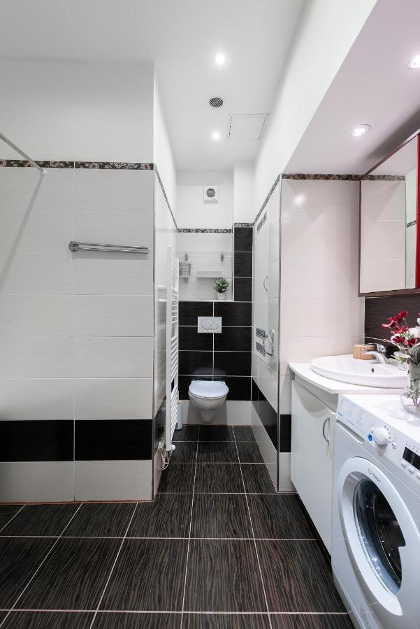 10 Min City Centre 5 People Apartment, Free Coffee * Prague