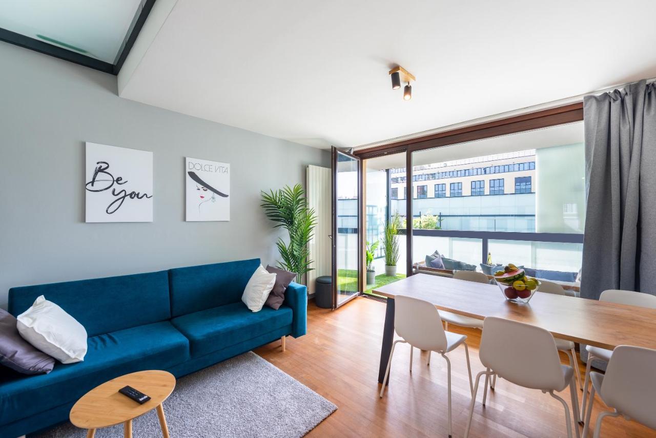With Balcony And Parking Near The Museum Daire Prag