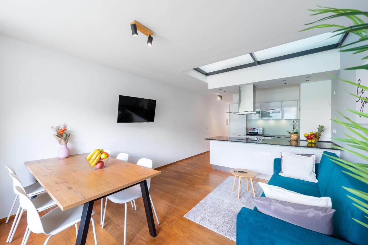 Apartment With Balcony And Parking Near The Museum Prague