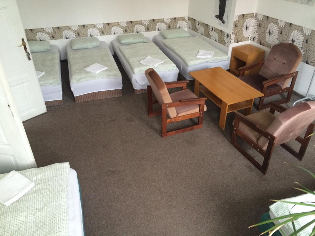 Otel Charles Square 3*