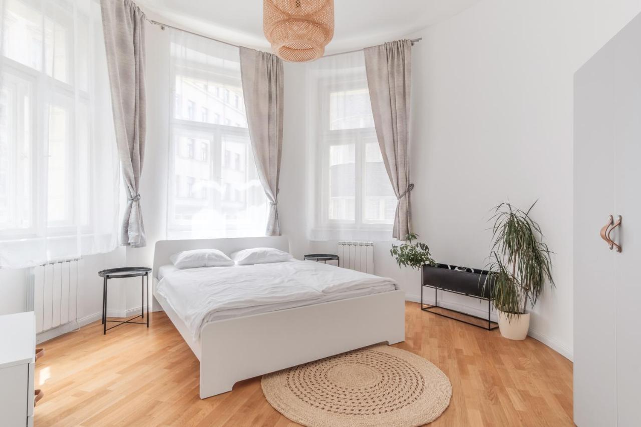 Luminous For 2 Near Wenceslas Square By Days Praga