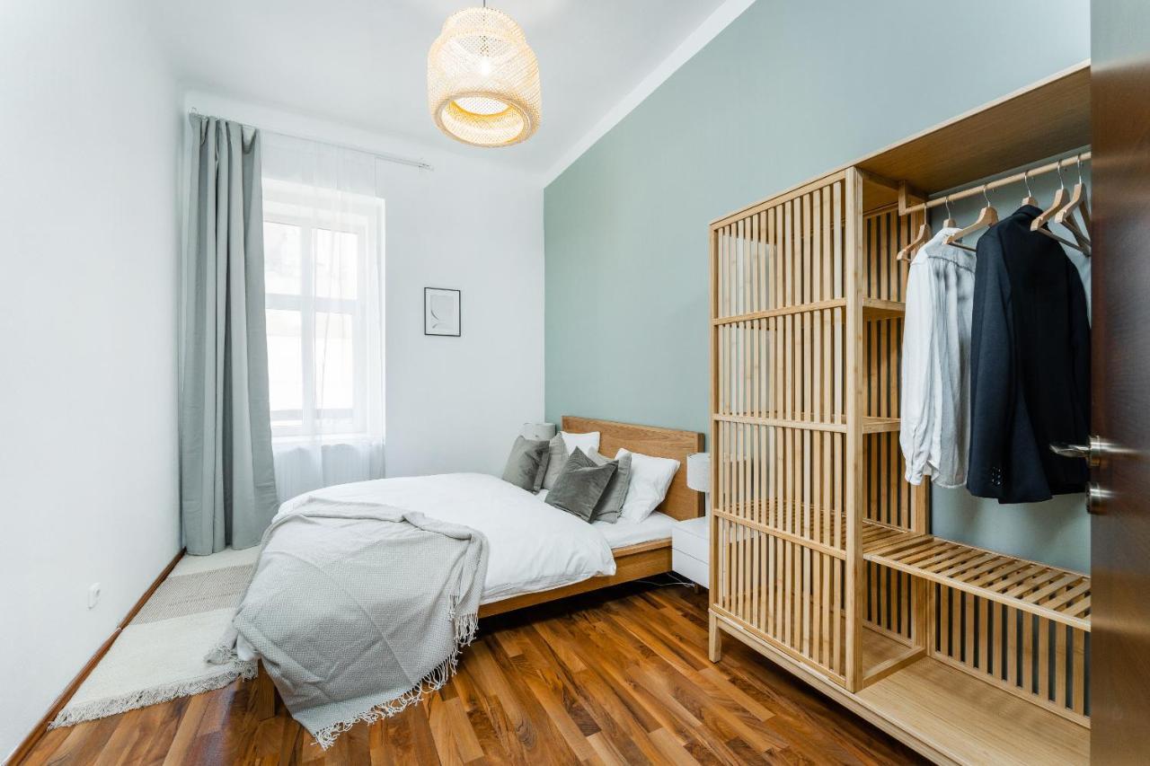 Apartment Spacious Near Center Prague