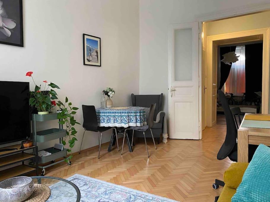 Exclusive City Center Experience - 3 * Praga