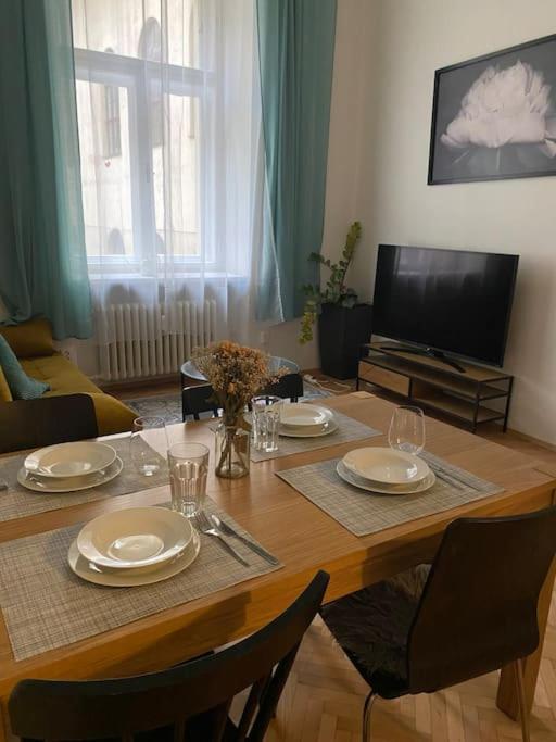 Exclusive City Center Experience - 3 Praga