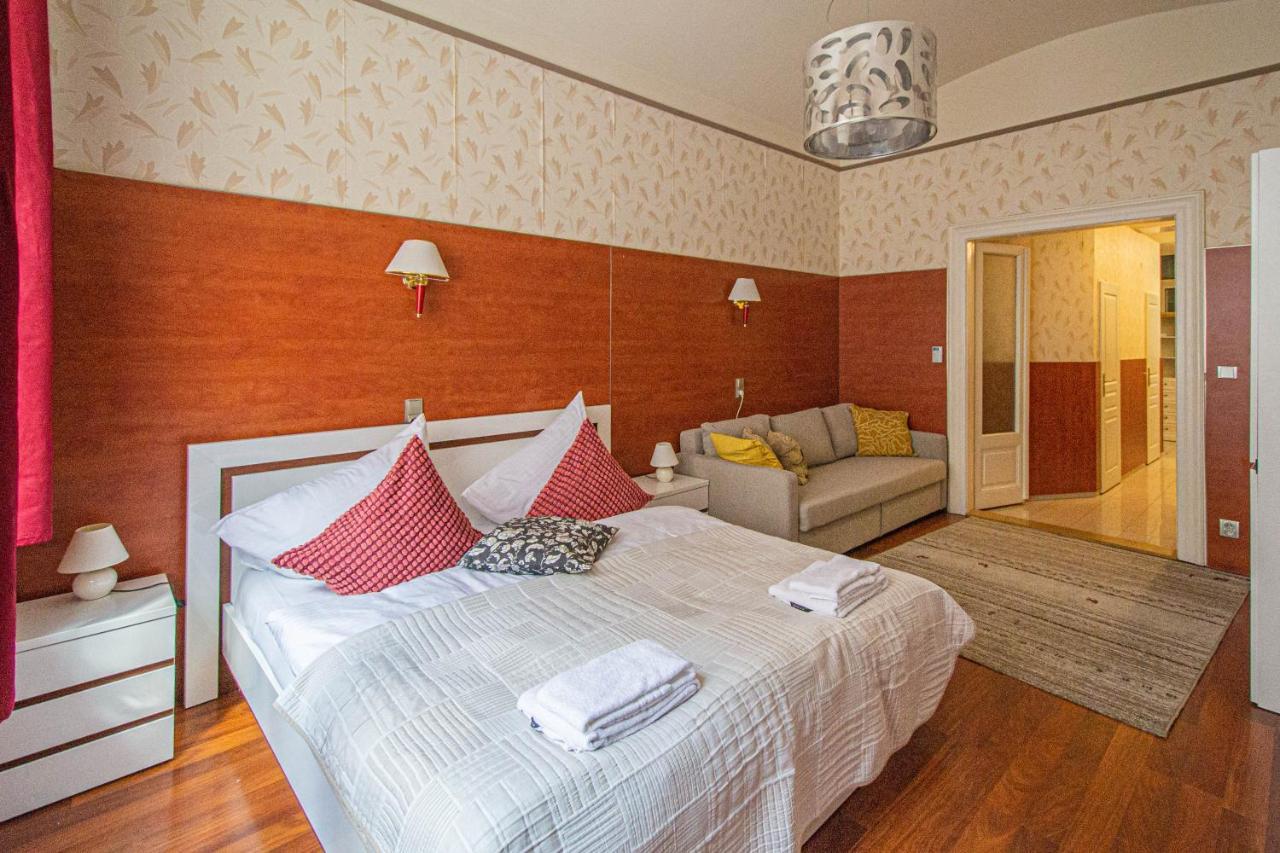 2bdr Flat Behind Museum *
