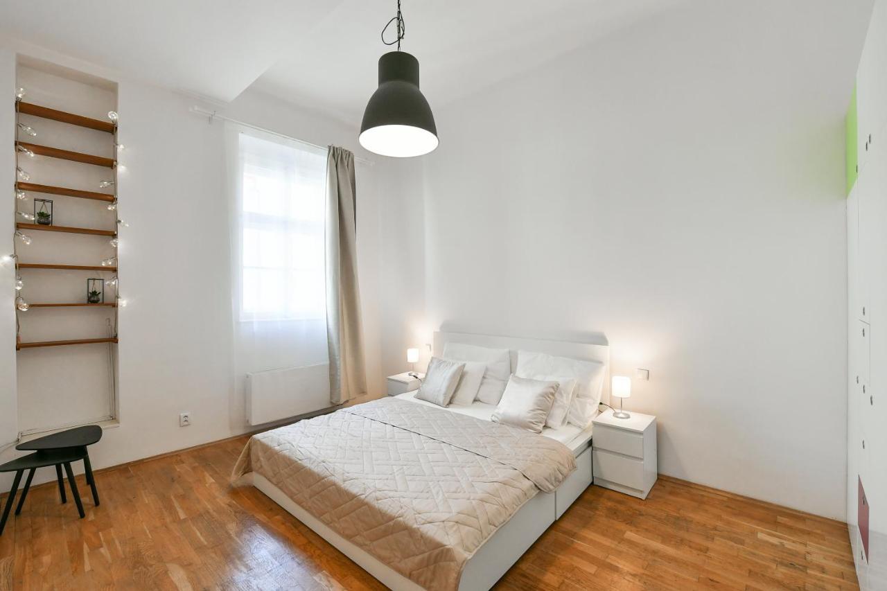 Daire Klimentska 52 Prag
