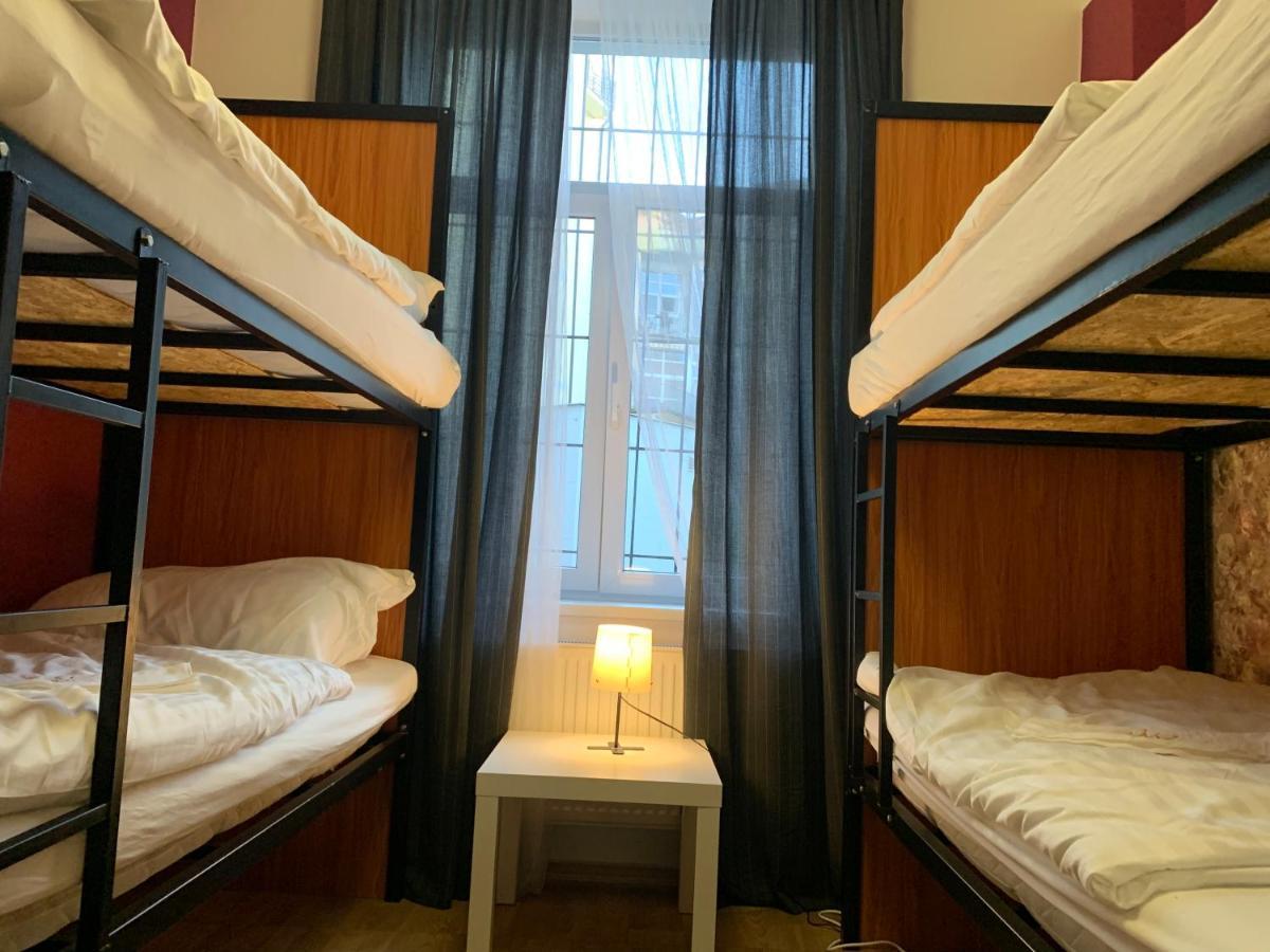 Helen U Namesti Miru Albergue