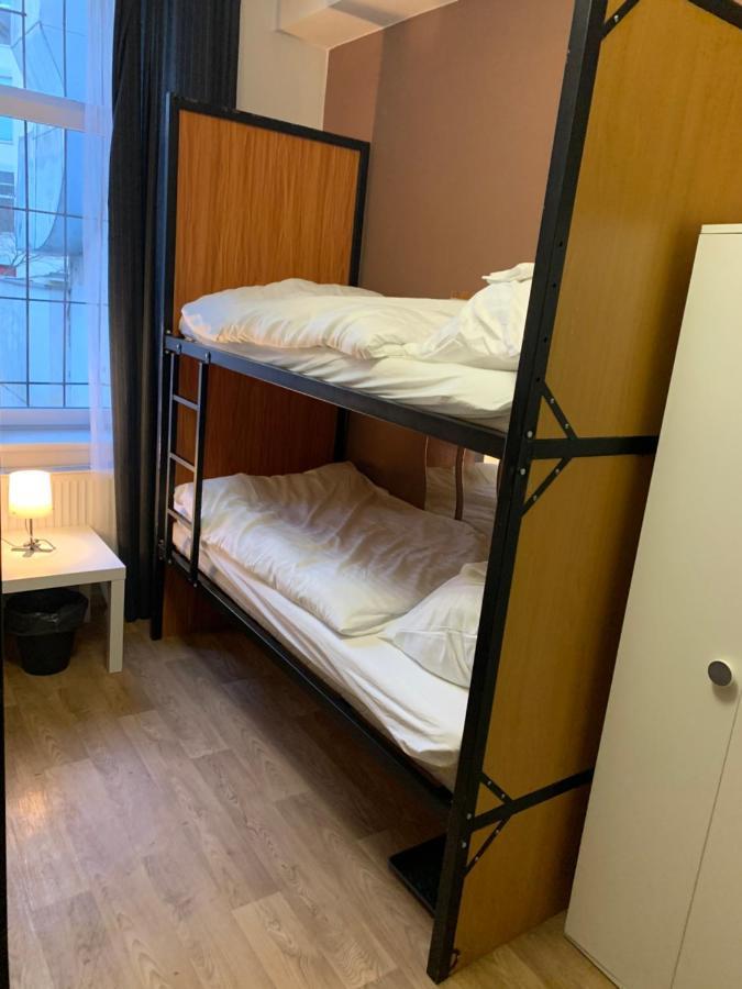 Helen U Namesti Miru Albergue