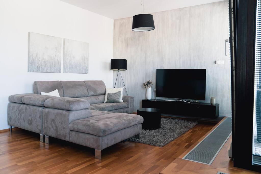 Marina River View Close To Centre Free Parking Appartement *