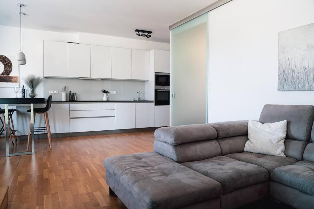 Marina River View Close To Centre Free Parking Appartement *