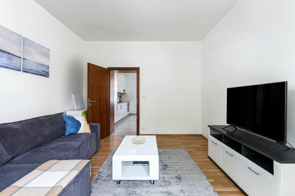 Modern 6min From The Castle Prague