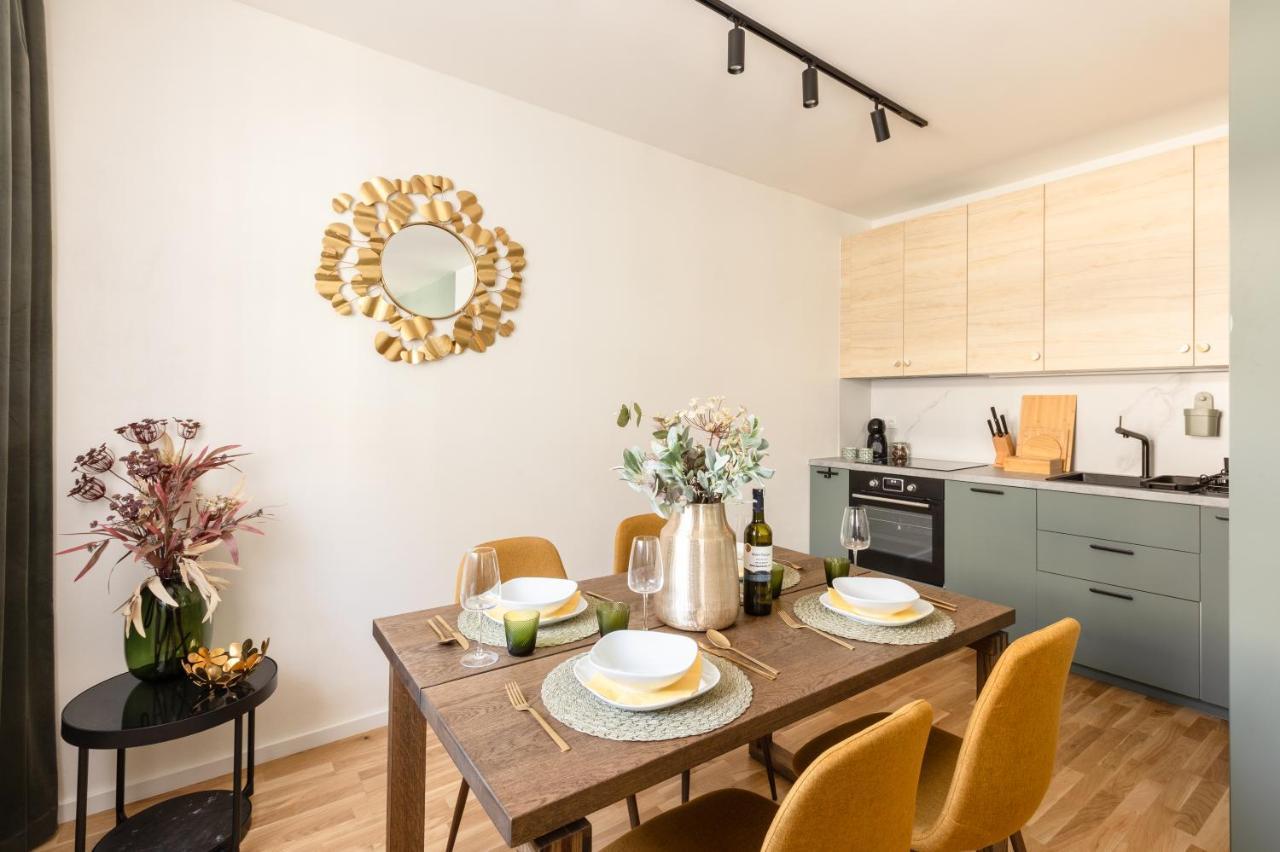 Bohemian Rhapsody Apartment *