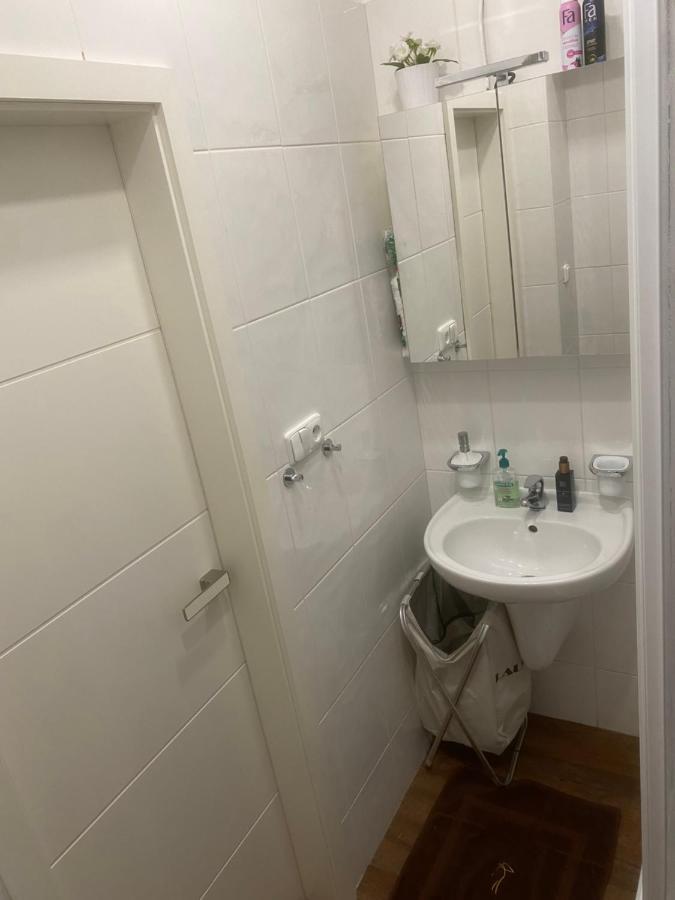 Apartment Apartman 2+kk, 50 M2 V Klidne Lokalite. 10 Min Od Centra Prahy. Prague